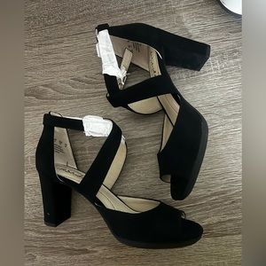 LifeStride Black Pumps